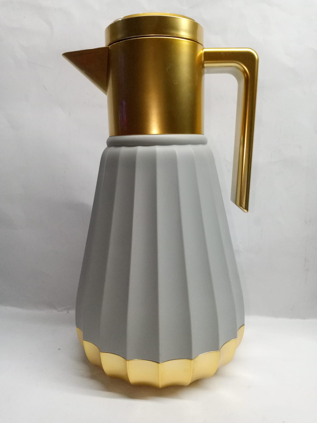 IMG-20251010-WA0037 VACCUM FLASK GODEN NEW - Image 1