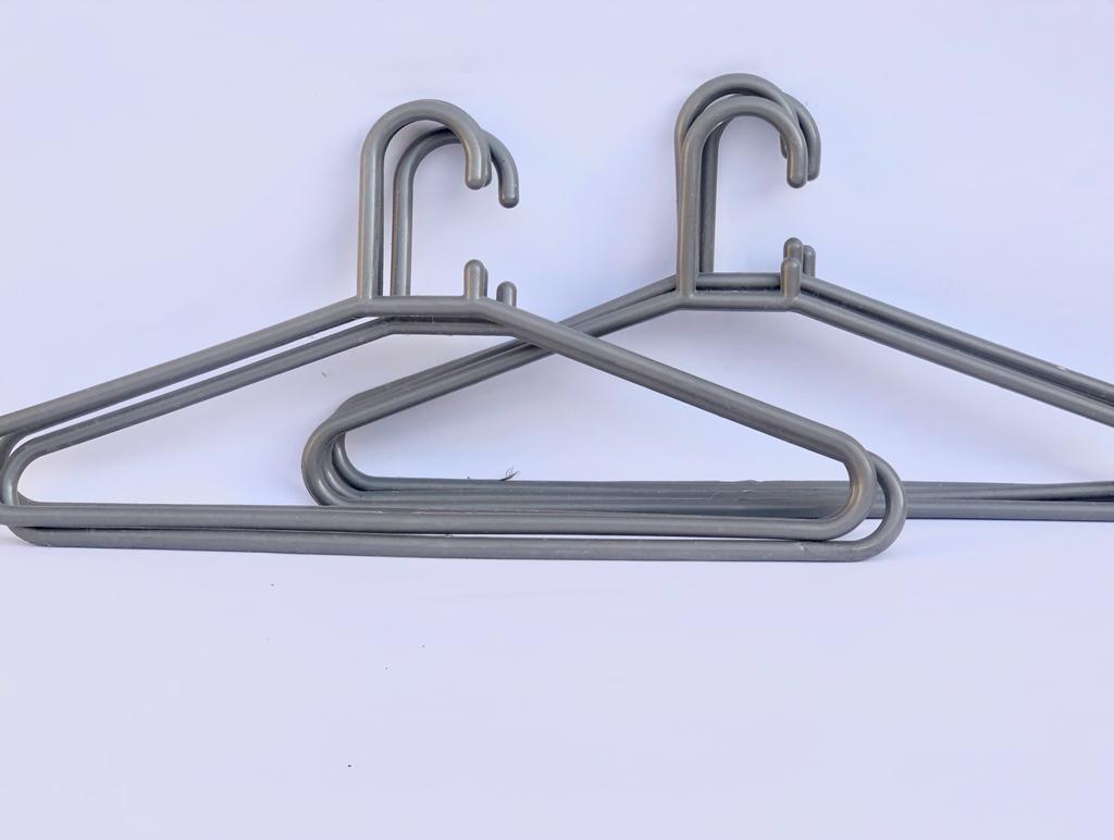 f3dd68867830869c9023ae2e52f3392a I.M.K GREY HANGER 6PCS - Image 1